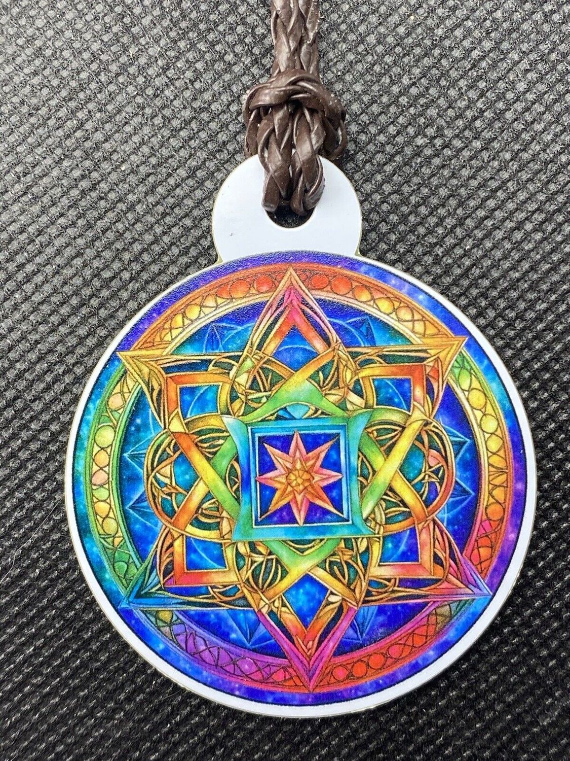 Amulett – Sri Yantra+ regenbogen Farbenden Lotus, doppelseitig, 1 Seite goldlegiert, kupferunterlegt – Produktansicht 1