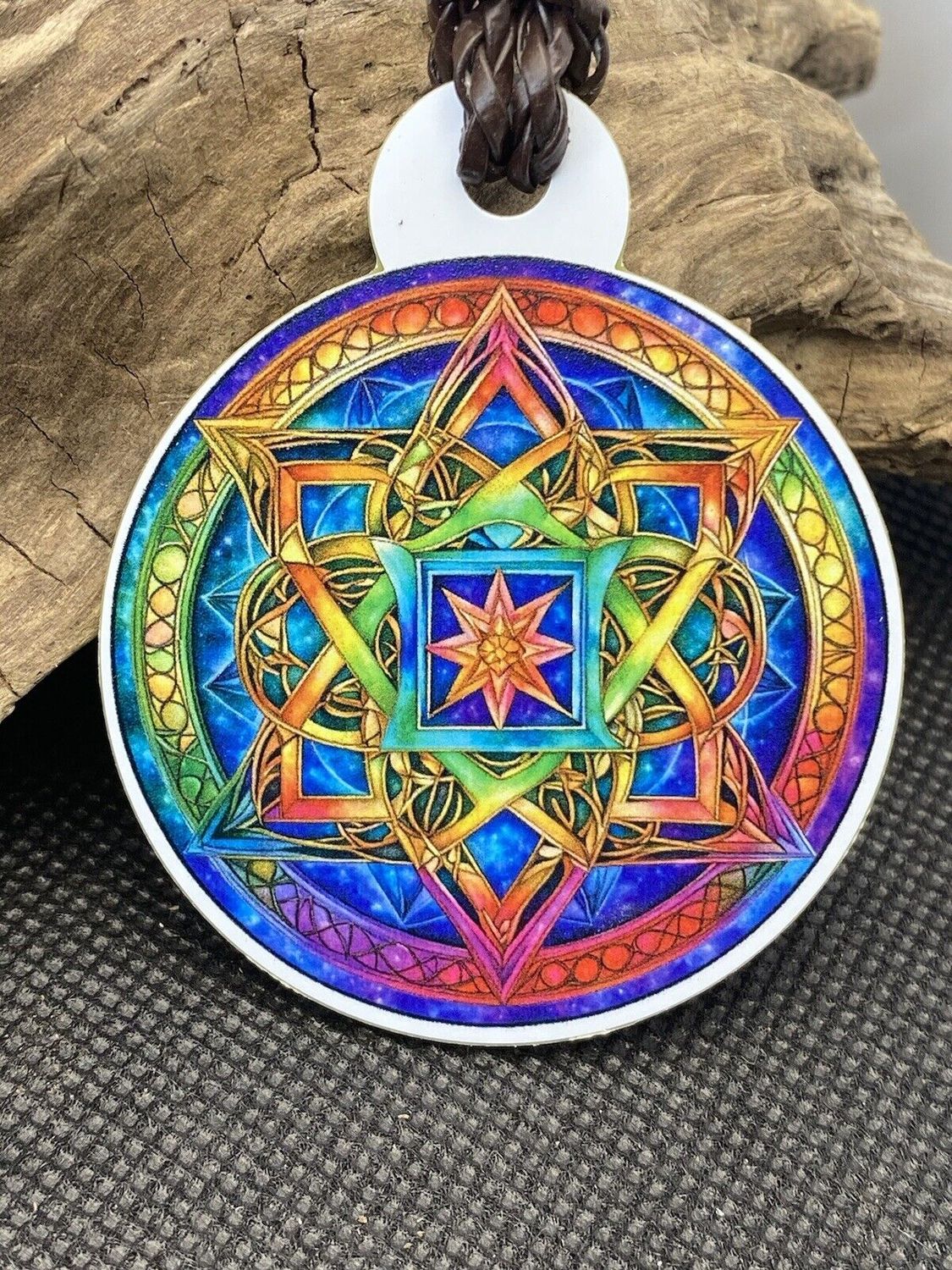 Amulett – Sri Yantra+ regenbogen Farbenden Lotus, doppelseitig, 1 Seite goldlegiert, kupferunterlegt – Produktansicht 1