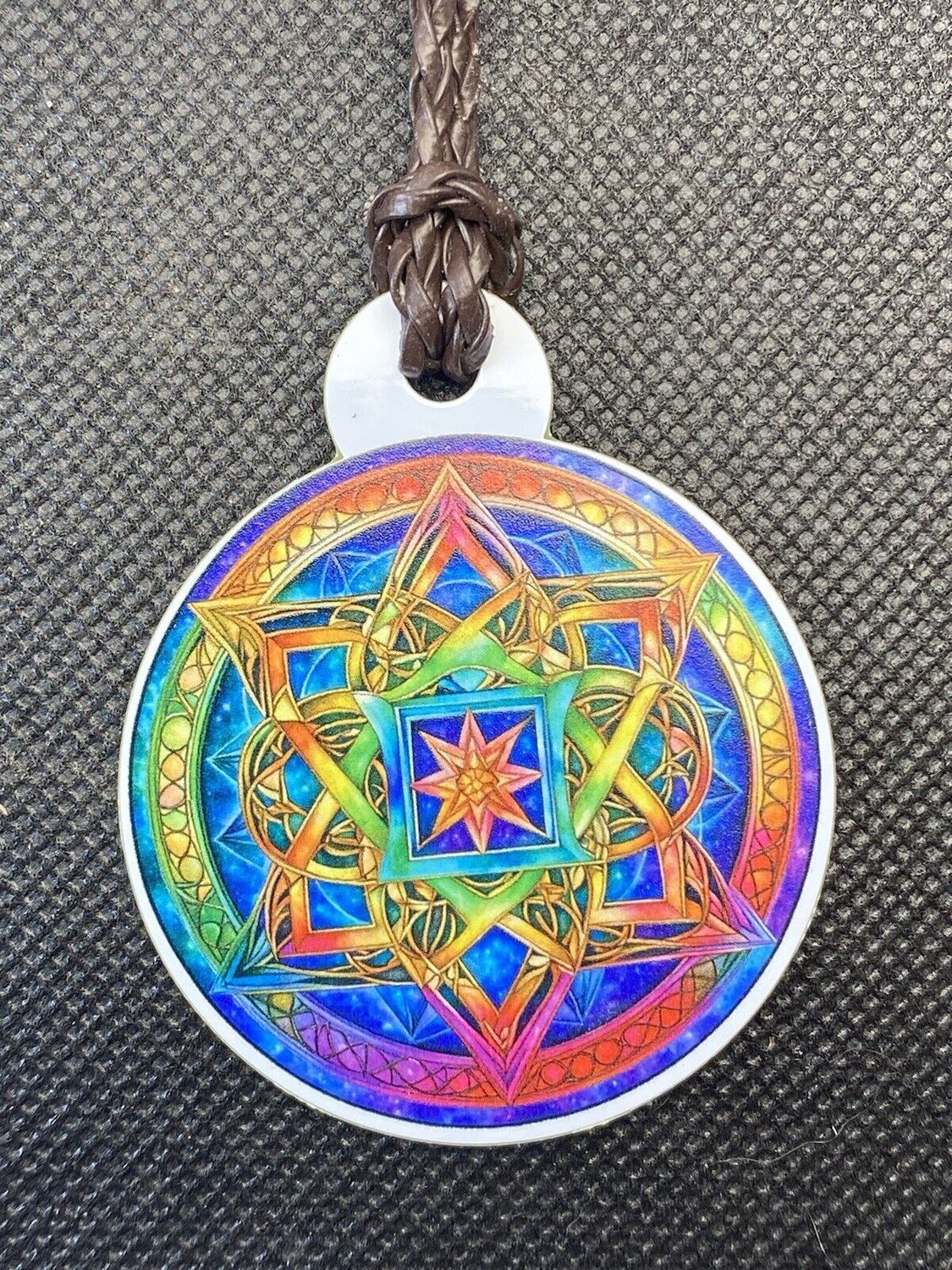 Amulett – Sri Yantra+ regenbogen Farbenden Lotus, doppelseitig, 1 Seite goldlegiert, kupferunterlegt – Produktansicht 1