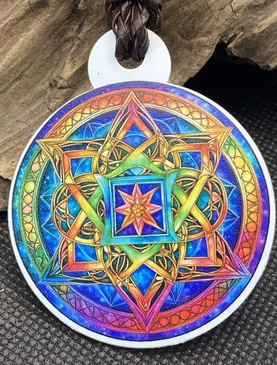 Amulett – Sri Yantra+ regenbogen Farbenden Lotus, doppelseitig, 1 Seite goldlegiert, kupferunterlegt – Produktansicht 1
