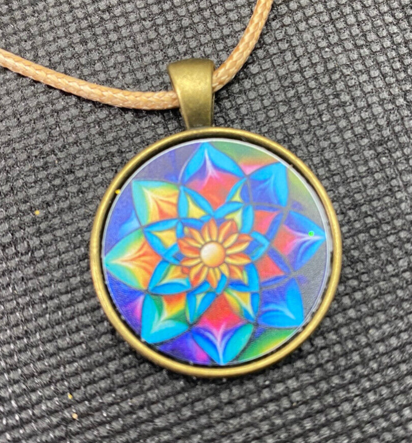 Amulett – Lotus – 25 mm / goldlegiert / bunt – Produktansicht 1