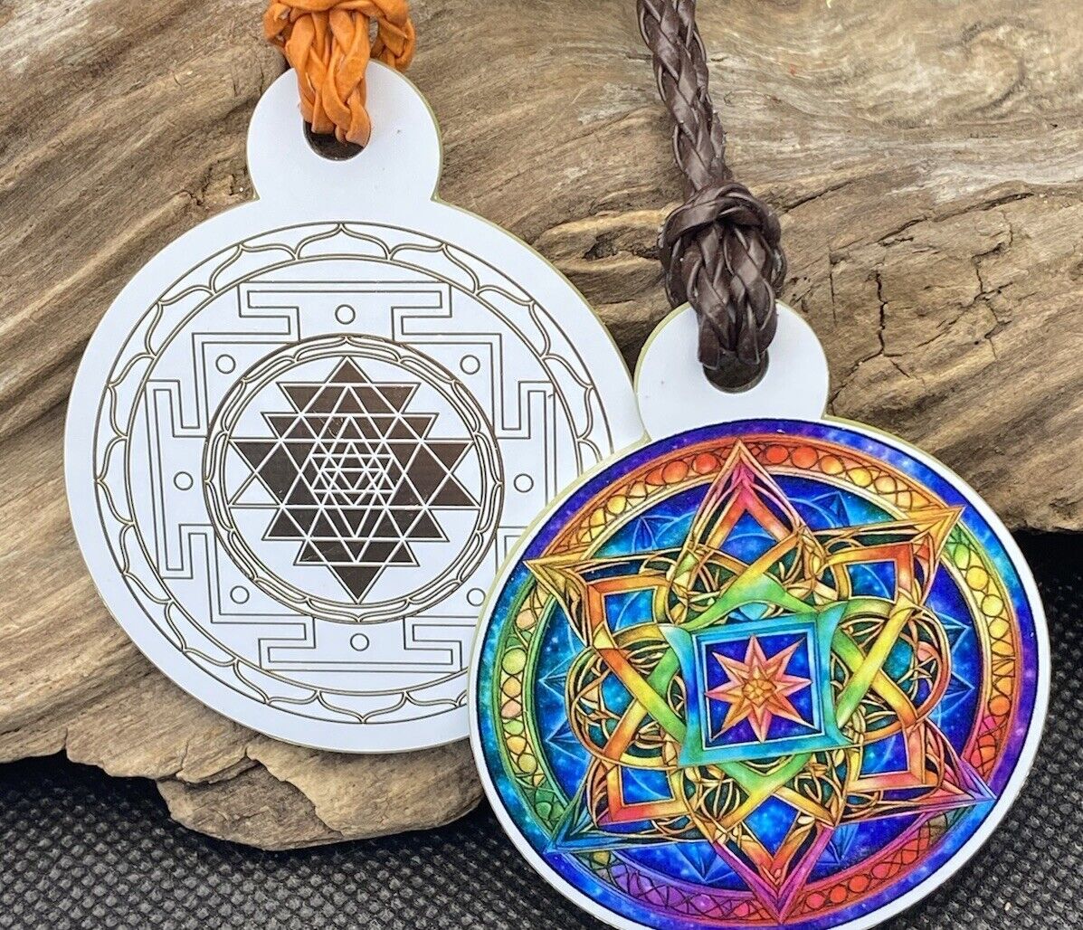 Amulett – Sri Yantra+ regenbogen Farbenden Lotus, doppelseitig, 1 Seite goldlegiert, kupferunterlegt – Produktansicht 1