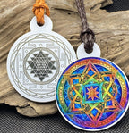 Amulett – Sri Yantra+ regenbogen Farbenden Lotus, doppelseitig, 1 Seite goldlegiert, kupferunterlegt – Produktansicht 1