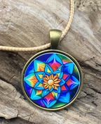 Amulett – Lotus – 25 mm / goldlegiert / bunt – Produktansicht 1