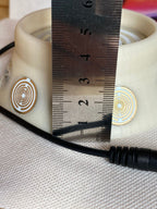 69 mm VibraNex Brunnen – cremeweiß, Oberflächenplatte Zinnlegiert – Produktansicht 1