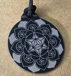Amulett – Ich bin – Merkaba – Triskele schwarz mit zinnlegiert ca. 48mmx52 mm – Produktansicht 1