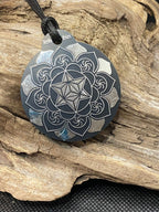 Amulett – Ich bin – Merkaba – Triskele schwarz mit zinnlegiert ca. 48mmx52 mm – Produktansicht 1