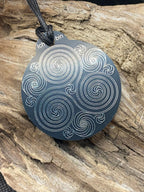 Amulett – Ich bin – Merkaba – Triskele schwarz mit zinnlegiert ca. 48mmx52 mm – Produktansicht 1