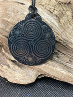 Amulett – Ich bin – Merkaba – Triskele schwarz mit zinnlegiert ca. 48mmx52 mm – Produktansicht 1
