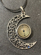 Amulett – Mond mit Wechseldruckknopf mit – Lakhovsky MWO – 18 mm / goldlegiert / schwarz – Produktansicht 1
