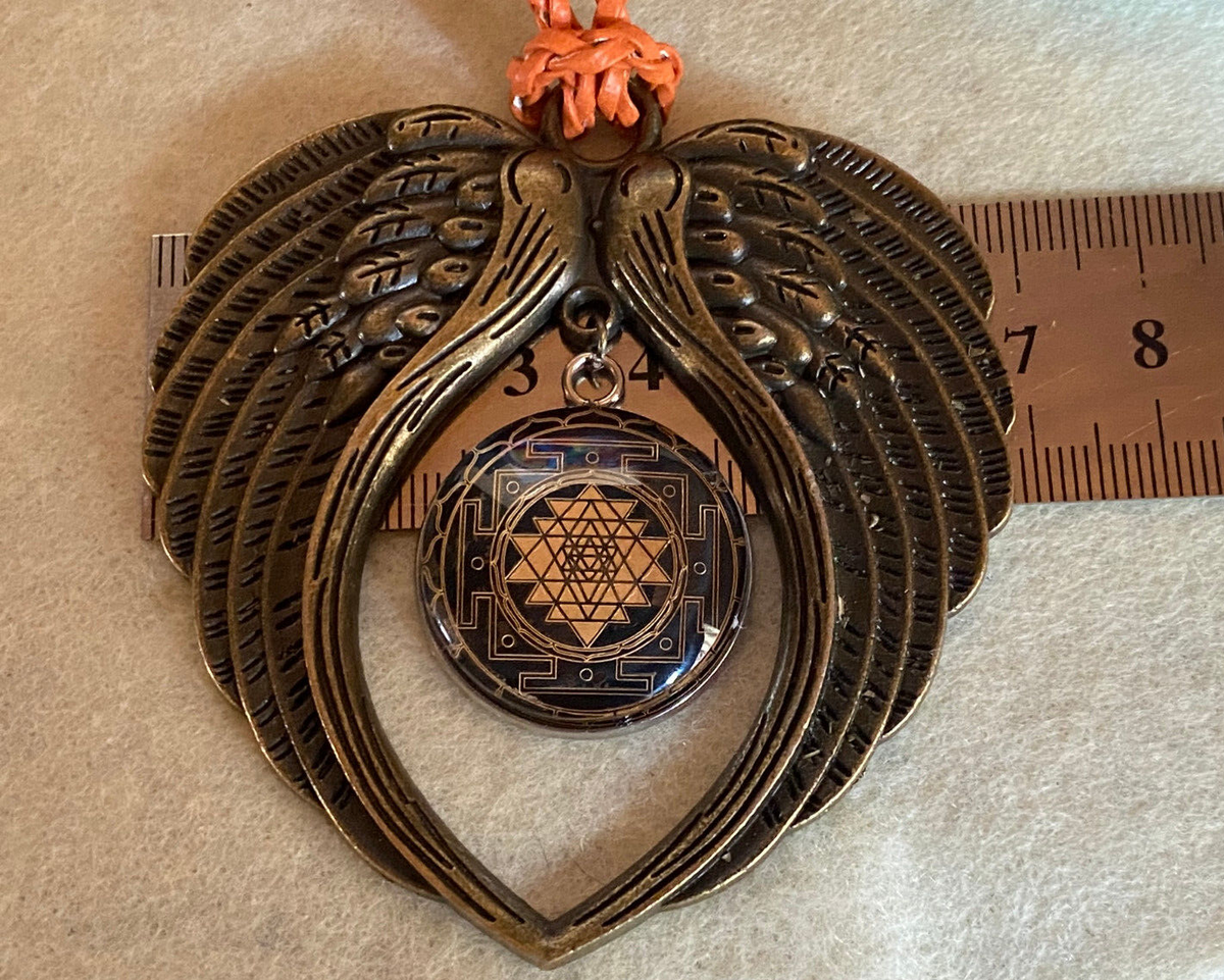 Amulett – Sri Yantra – 25 mm / goldlegiert / schwarz – Produktansicht 1