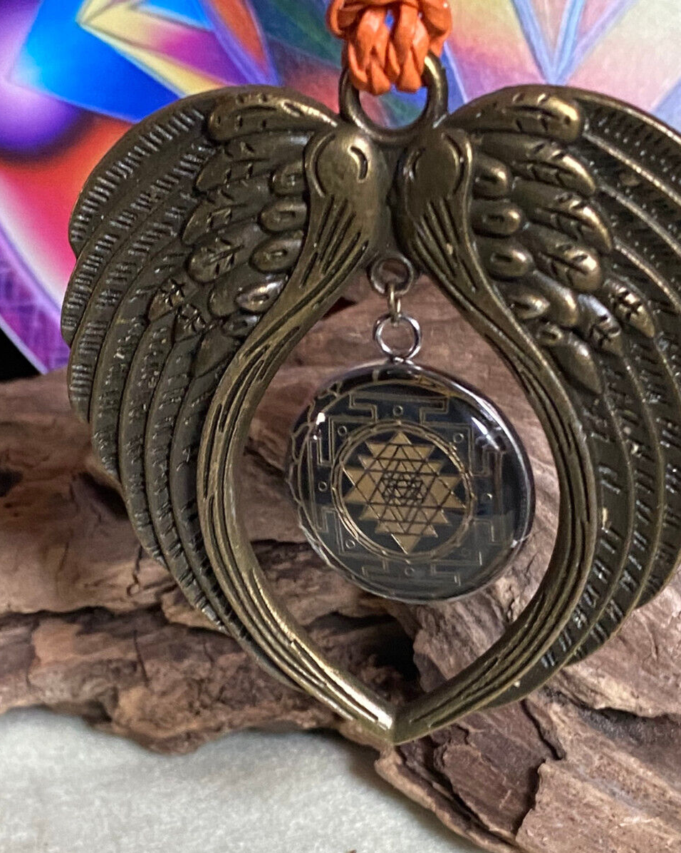 Amulett – Sri Yantra – 25 mm / goldlegiert / schwarz – Produktansicht 1
