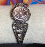 Armband-silberfarbend,Wechseldruckknopf,Symbol Lakhovsky MWO Schwingkreis Oszillator Antenne (stromlos), weiße+schwarze Disc gold legiert + Kupfer unterlegt ca. 18 mm hinter Glas,Magnetverschluss