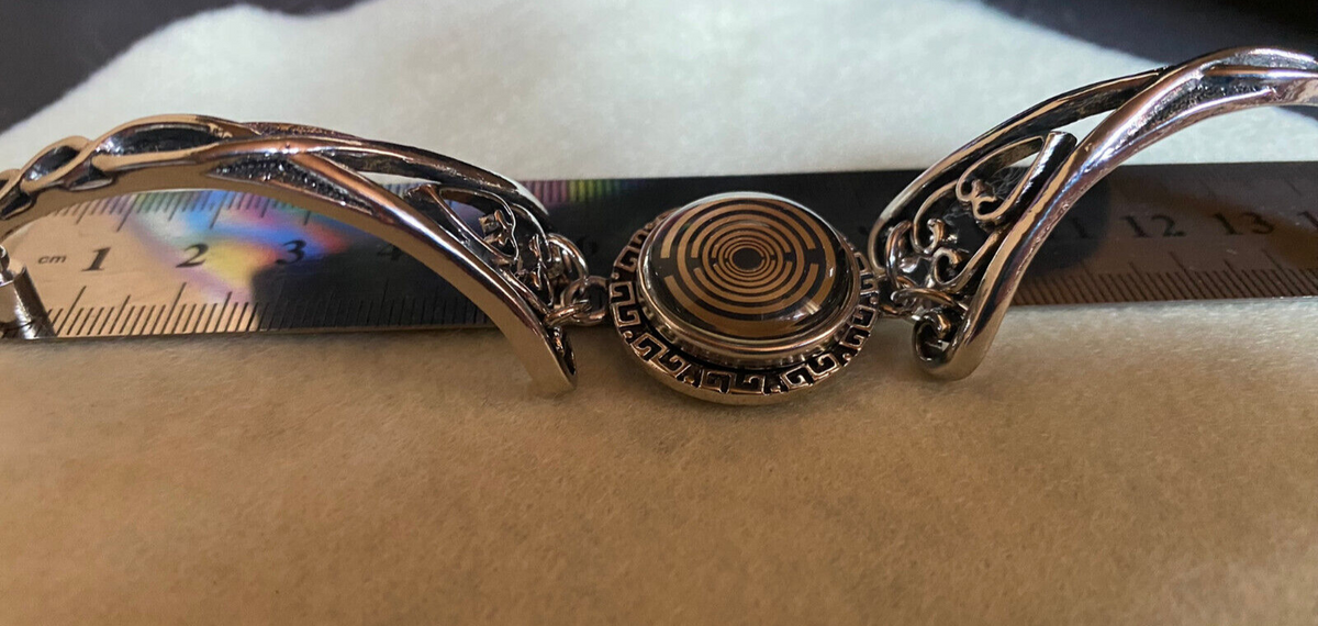 Armband-silberfarbend,Wechseldruckknopf,Symbol Lakhovsky MWO Schwingkreis Oszillator Antenne (stromlos), weiße+schwarze Disc gold legiert + Kupfer unterlegt ca. 18 mm hinter Glas,Magnetverschluss