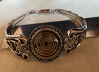 Armband-silberfarbend,Wechseldruckknopf,Symbol Lakhovsky MWO Schwingkreis Oszillator Antenne (stromlos), weiße+schwarze Disc gold legiert + Kupfer unterlegt ca. 18 mm hinter Glas,Magnetverschluss
