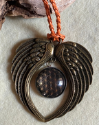 Amulett – Blume des Lebens – 25 mm / goldlegiert / schwarz – Produktansicht 1