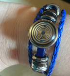 Armband-mehrsträngig, blau,mit 2x Wechseldruckknopf,Symbol Lakhovsky MWO Schwingkreis Oszillator Antenne (stromlos), Wechsel Disc ca. 18 mm hinter Glas,