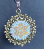 Amulett – Vector Equilibrium – 25 mm / goldlegiert / weiß – Produktansicht 1