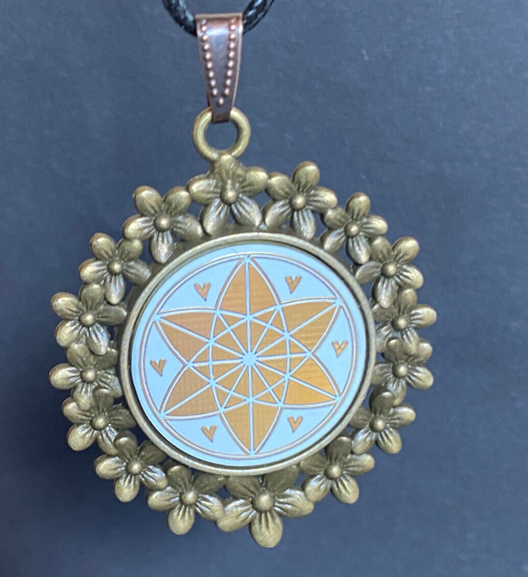 Amulett – Vector Equilibrium – 25 mm / goldlegiert / weiß – Produktansicht 1