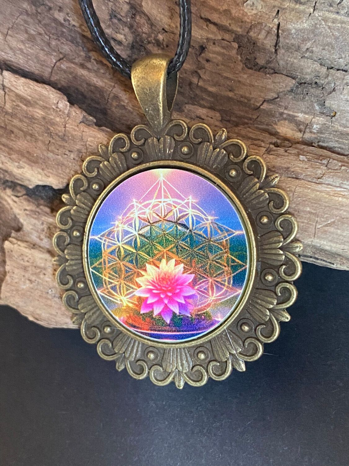 Amulett – Merkaba + Blume des Lebens – 25 mm / regenbogenfarben – Produktansicht 1