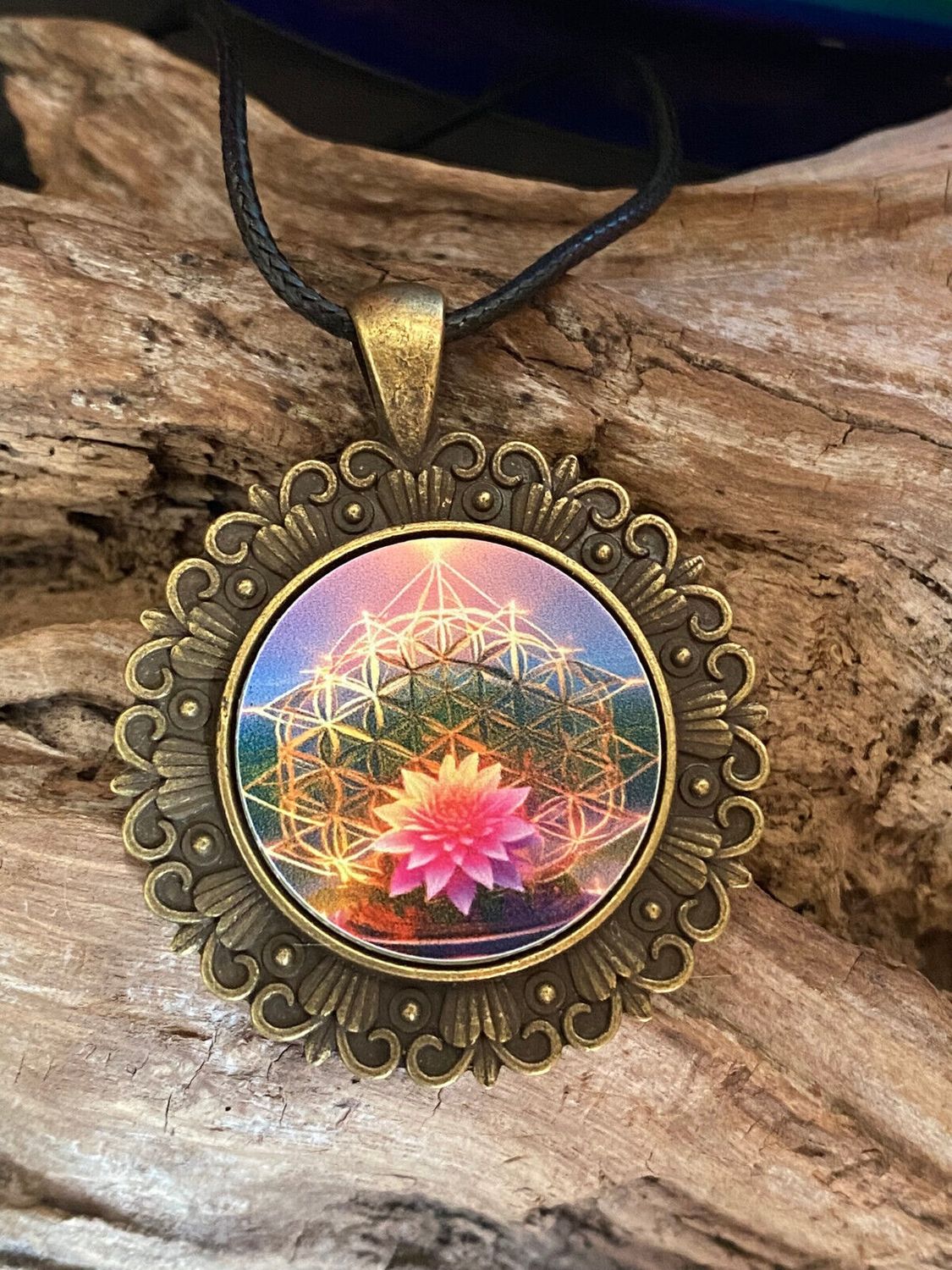 Amulett – Merkaba + Blume des Lebens – 25 mm / regenbogenfarben – Produktansicht 1