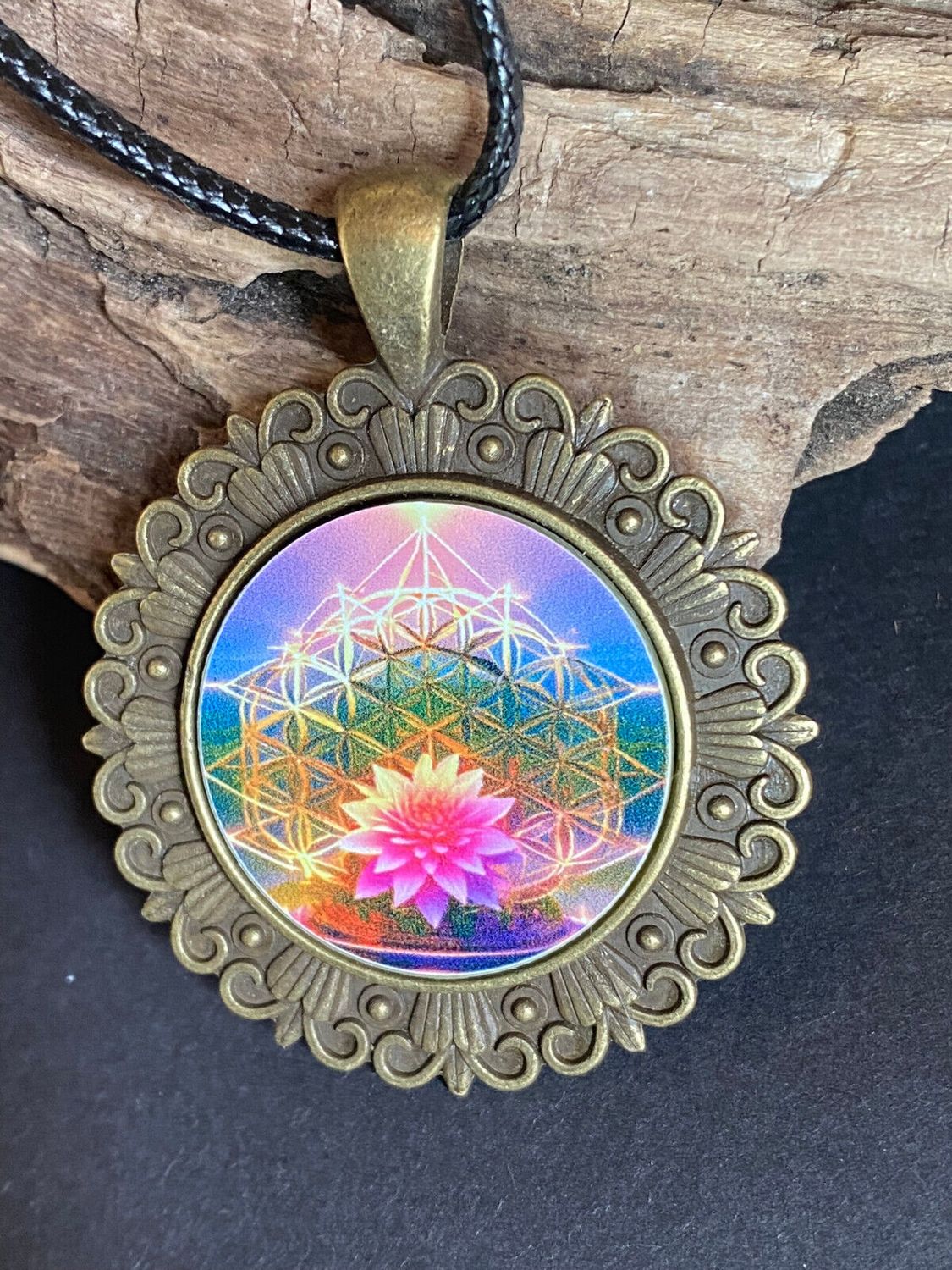 Amulett – Merkaba + Blume des Lebens – 25 mm / regenbogenfarben – Produktansicht 1