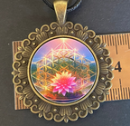 Amulett – Merkaba + Blume des Lebens – 25 mm / regenbogenfarben – Produktansicht 1