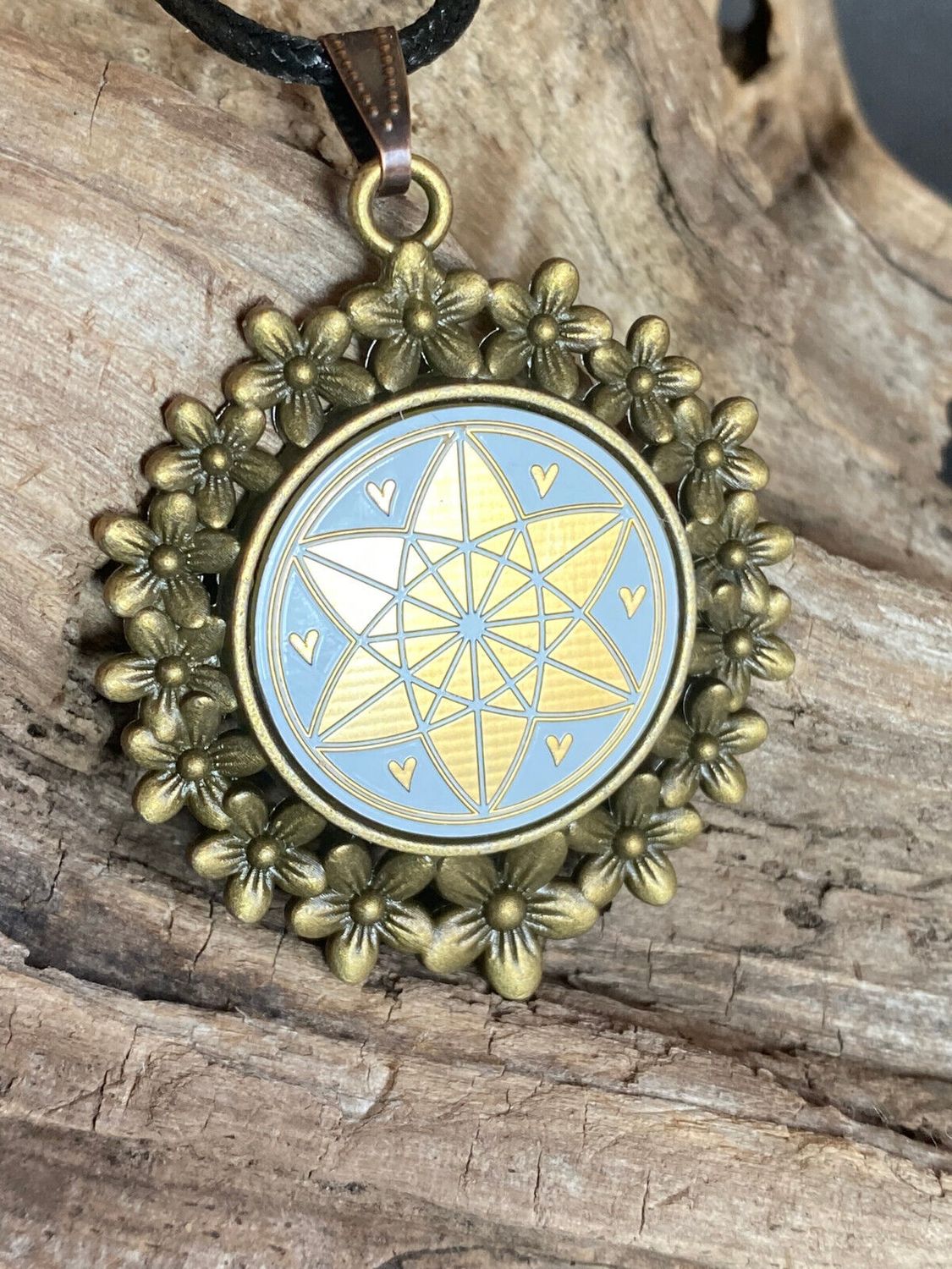 Amulett – Vector Equilibrium – 25 mm / goldlegiert / weiß – Produktansicht 1