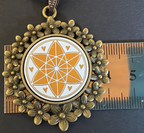 Amulett – Vector Equilibrium – 25 mm / goldlegiert / weiß – Produktansicht 1