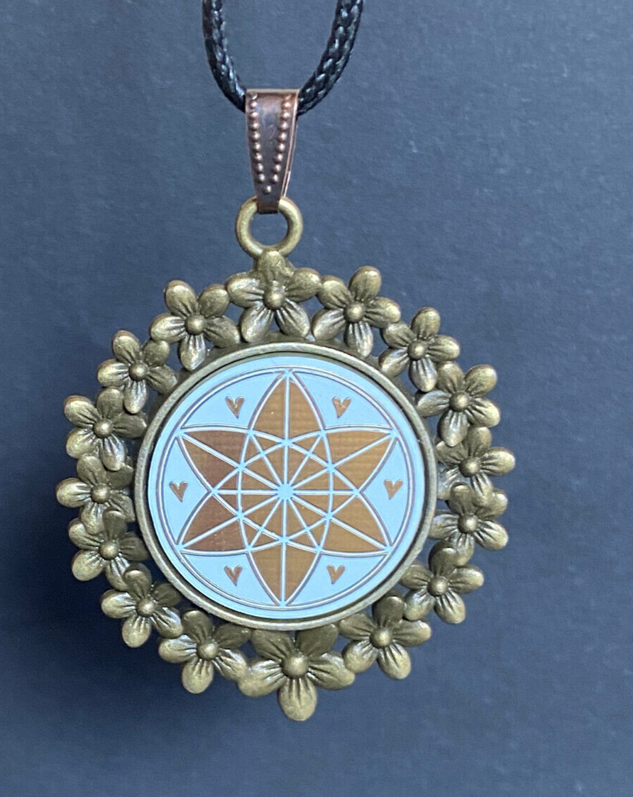 Amulett – Vector Equilibrium – 25 mm / goldlegiert / weiß – Produktansicht 1