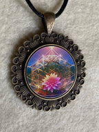 Amulett – Merkaba + Blume des Lebens – 25 mm / regenbogenfarben – Produktansicht 1