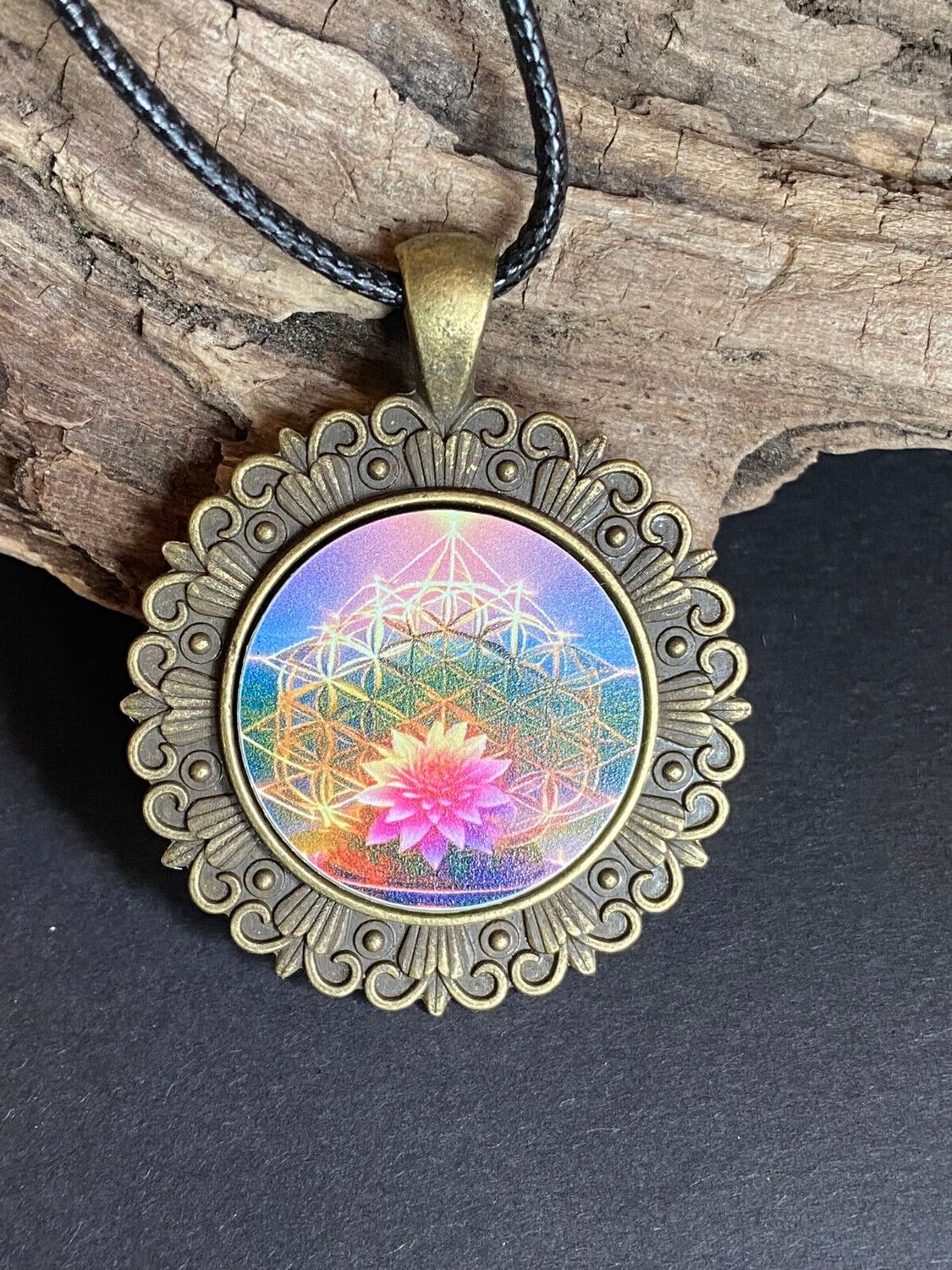 Amulett – Merkaba + Blume des Lebens – 25 mm / regenbogenfarben – Produktansicht 1
