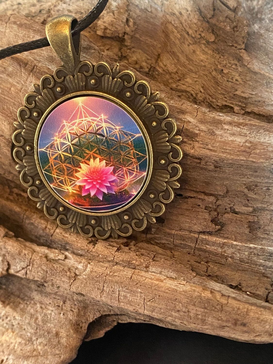 Amulett – Merkaba + Blume des Lebens – 25 mm / regenbogenfarben – Produktansicht 1