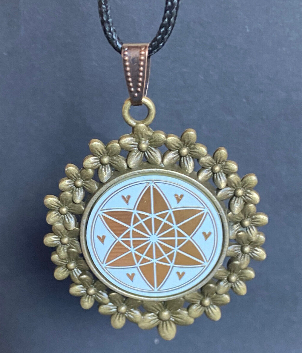 Amulett – Vector Equilibrium – 25 mm / goldlegiert / weiß – Produktansicht 1