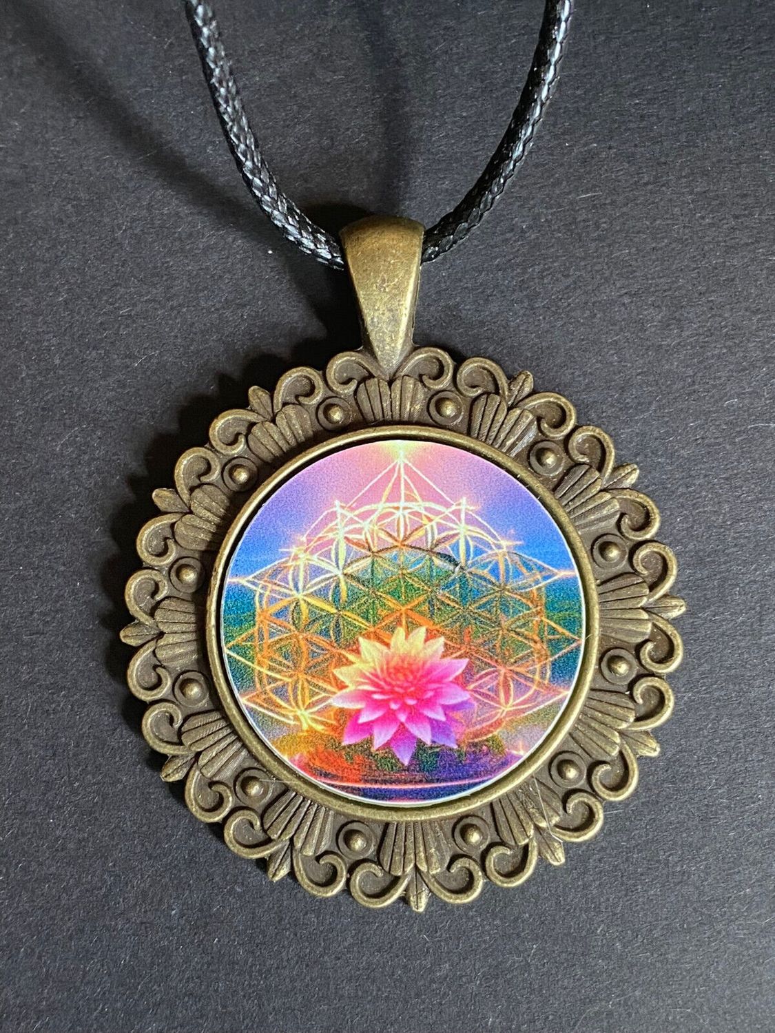 Amulett – Merkaba + Blume des Lebens – 25 mm / regenbogenfarben – Produktansicht 1
