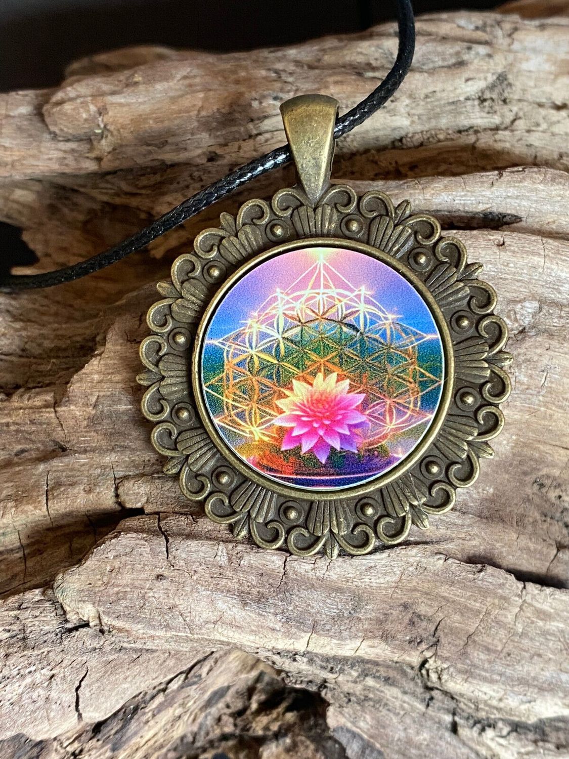 Amulett – Merkaba + Blume des Lebens – 25 mm / regenbogenfarben – Produktansicht 1