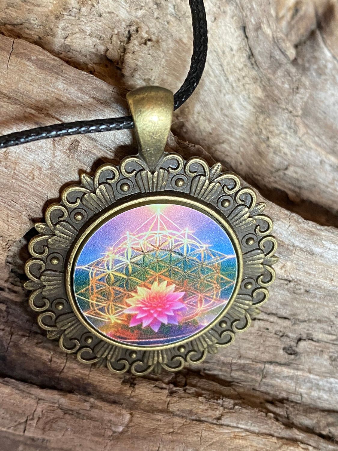 Amulett – Merkaba + Blume des Lebens – 25 mm / regenbogenfarben – Produktansicht 1
