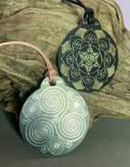 Amulett – Ich bin – Merkaba – Triskele schwarz mit zinnlegiert ca. 48mmx52 mm – Produktansicht 1