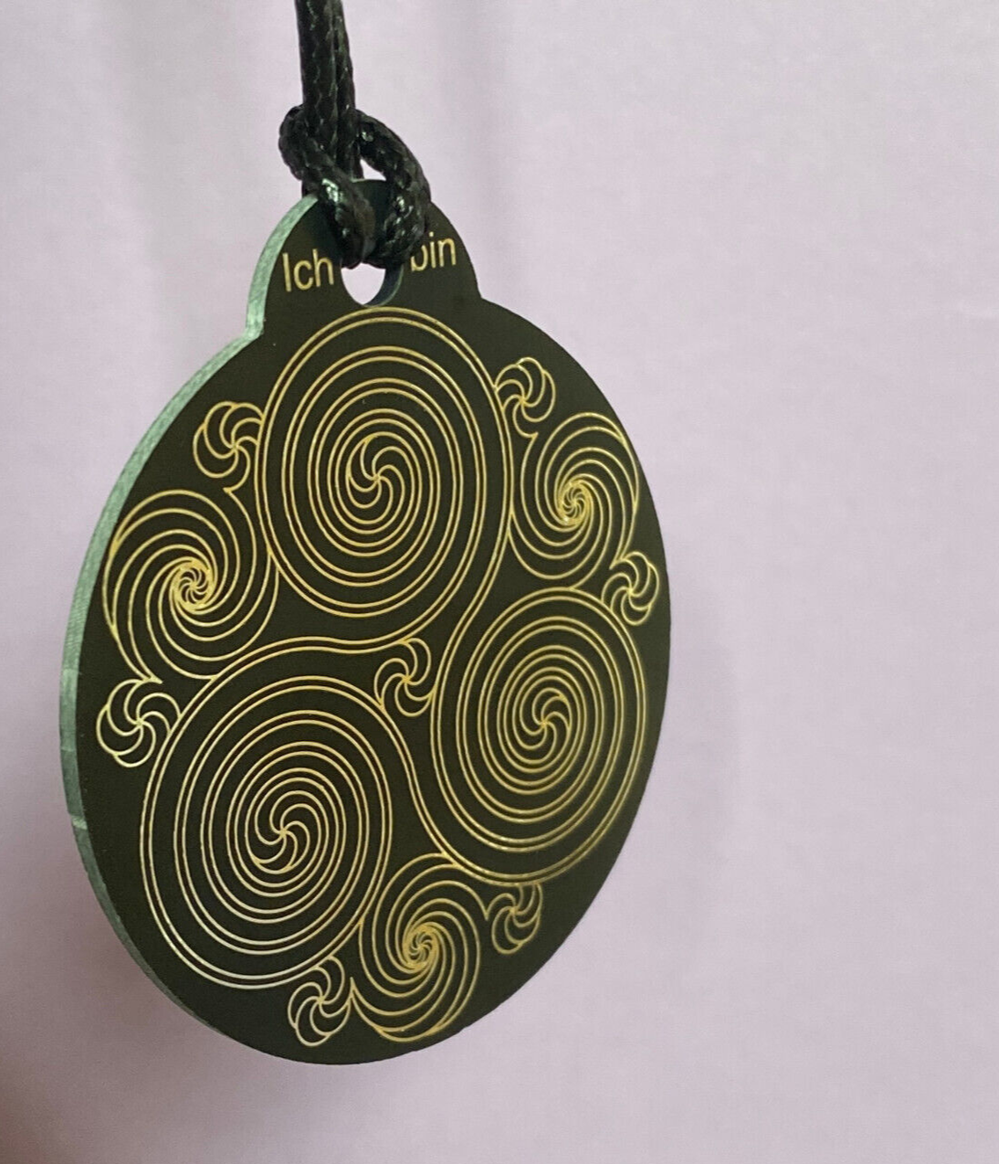Amulett – Ich bin – Merkaba – Triskele schwarz mit zinnlegiert ca. 48mmx52 mm – Produktansicht 1