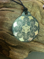 Amulett – Ich bin – Merkaba – Triskele schwarz mit zinnlegiert ca. 48mmx52 mm – Produktansicht 1