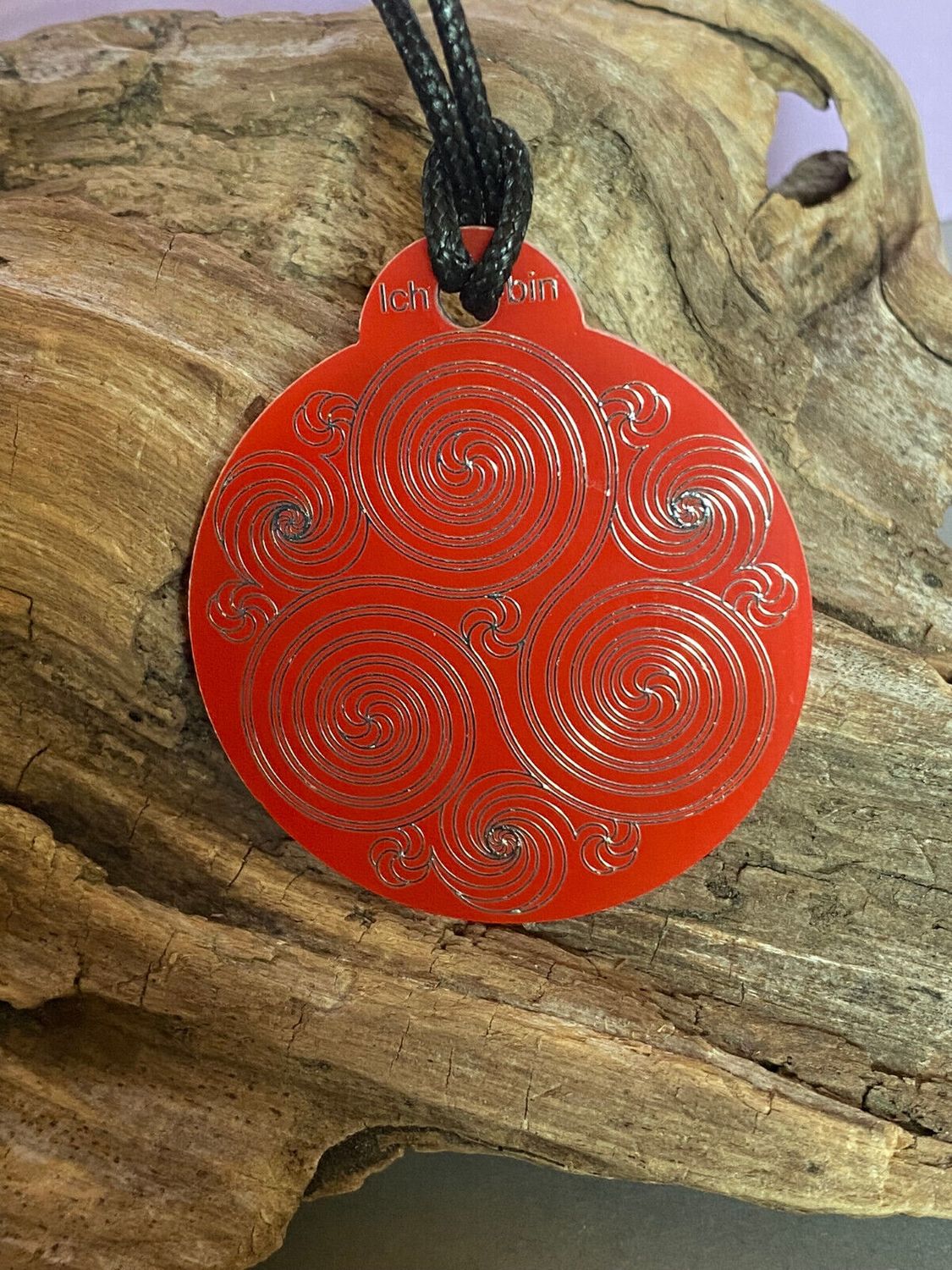 Amulett – Ich bin – Merkaba – Triskele rot mit zinnlegiert ca. 48mmx52 mm – Produktansicht 1