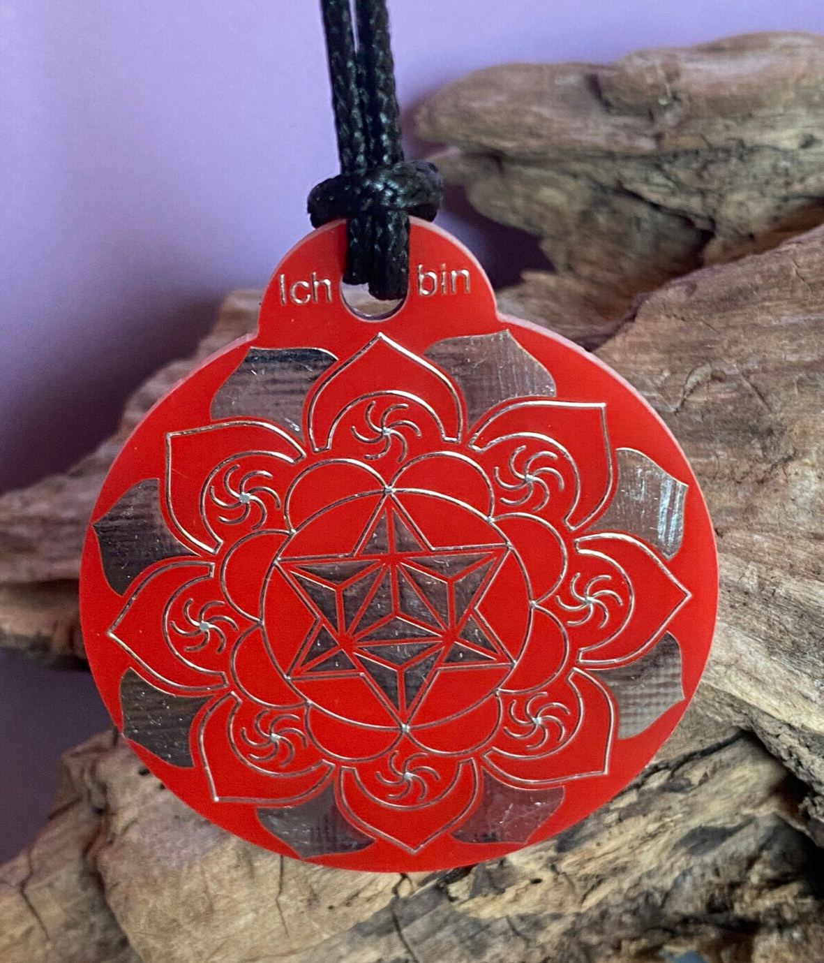 Amulett – Ich bin – Merkaba – Triskele rot mit zinnlegiert ca. 48mmx52 mm – Produktansicht 1
