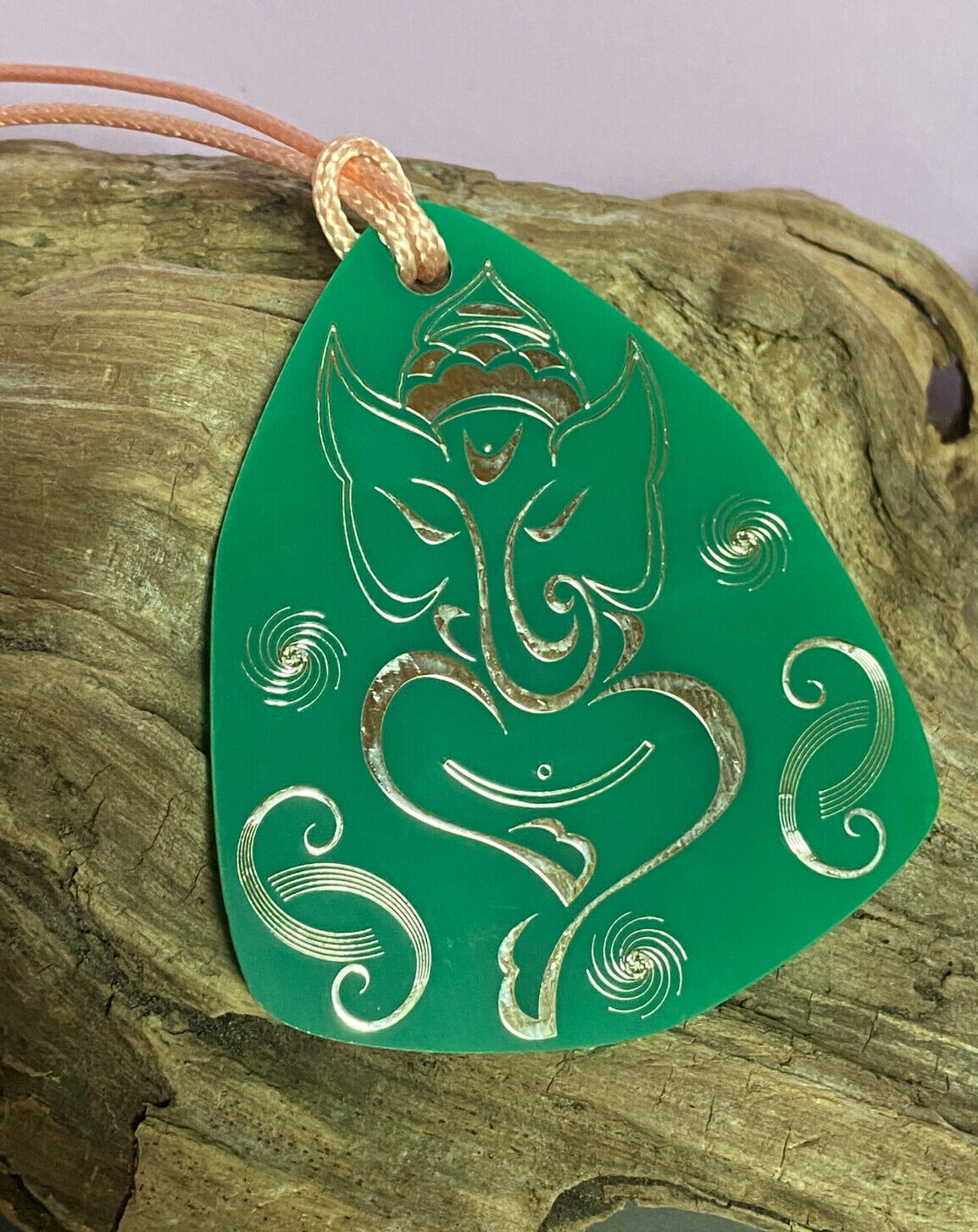 Amulett – Disc – Ganesha der Glücksbote+ die – 69 mm / zinnlegiert / grün – Produktansicht 1