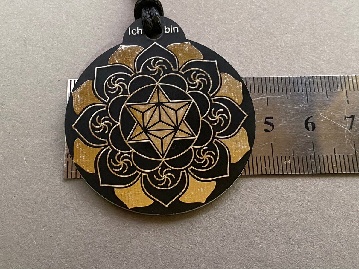 Amulett – Ich bin – Merkaba – Triskele schwarz mit zinnlegiert ca. 48mmx52 mm – Produktansicht 1