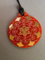 Amulett – Ich bin – Merkaba – Triskele rot mit zinnlegiert ca. 48mmx52 mm – Produktansicht 1