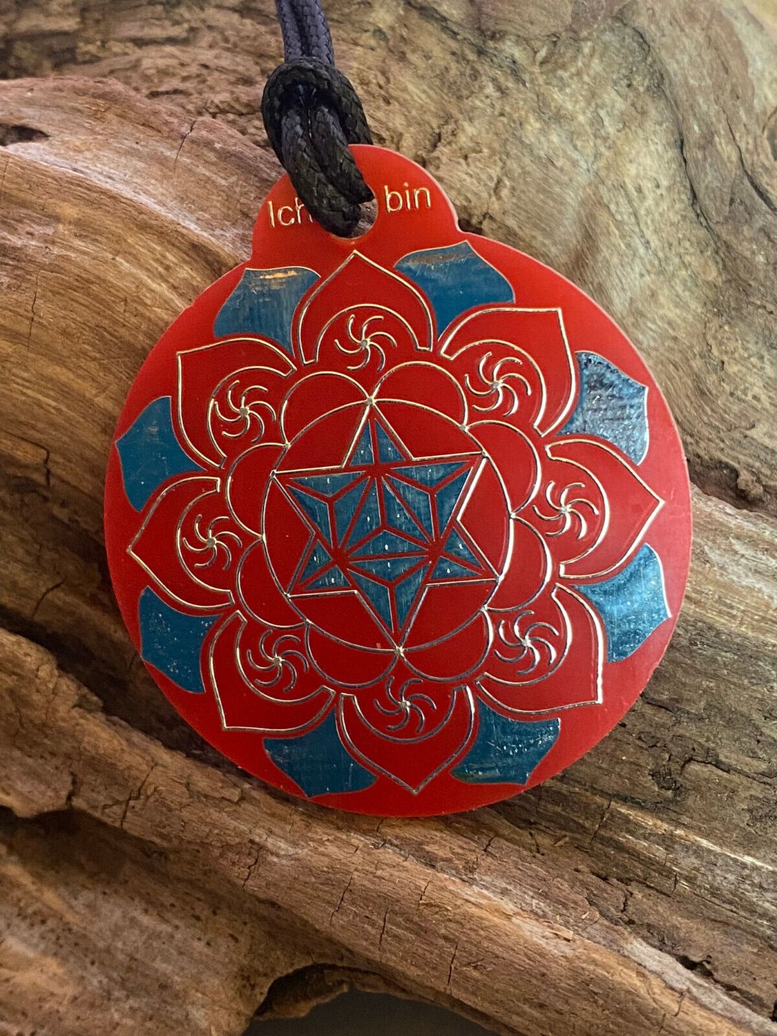 Amulett – Ich bin – Merkaba – Triskele rot mit zinnlegiert ca. 48mmx52 mm – Produktansicht 1