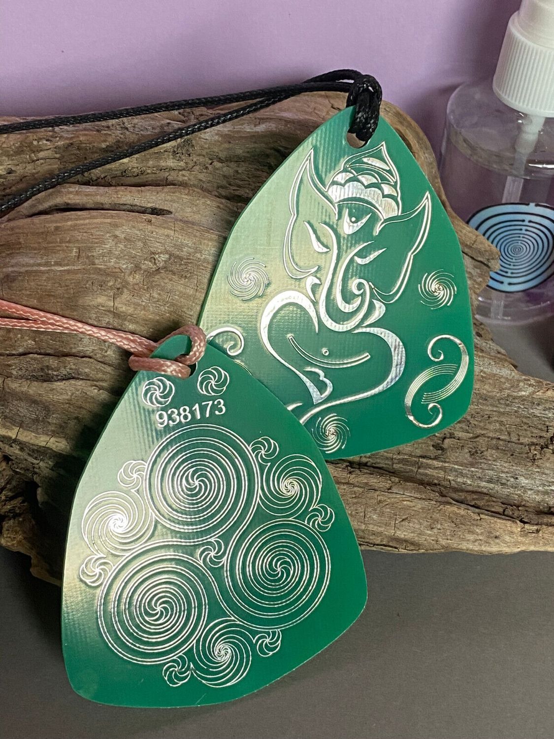 Amulett – Disc – Ganesha der Glücksbote+ die – 69 mm / zinnlegiert / grün – Produktansicht 1