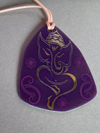 Amulett – Disc – Ganesha der Glücksbote+ die – 69 mm / zinnlegiert / flieder lila – Produktansicht 1