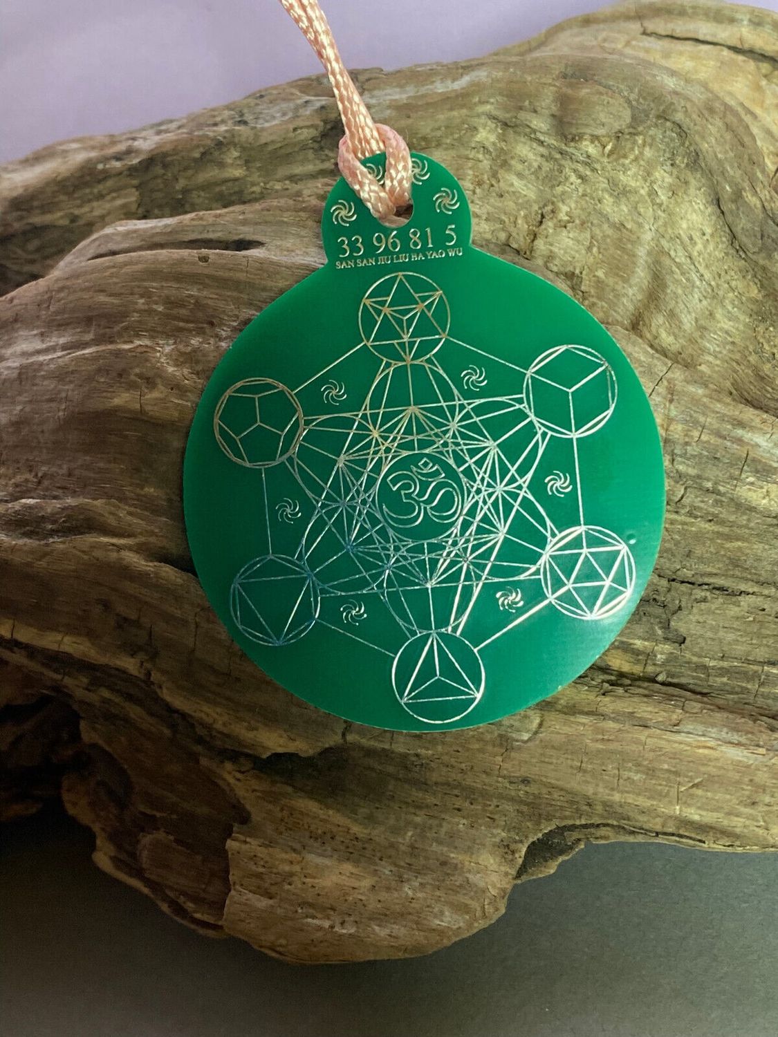 Anhänger Metatron waldgrün, zinnlegiert ca. 52 mm x 62 mm – Produktansicht 1