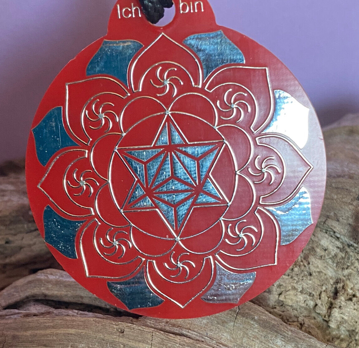 Amulett – Ich bin – Merkaba – Triskele rot mit zinnlegiert ca. 48mmx52 mm – Produktansicht 1